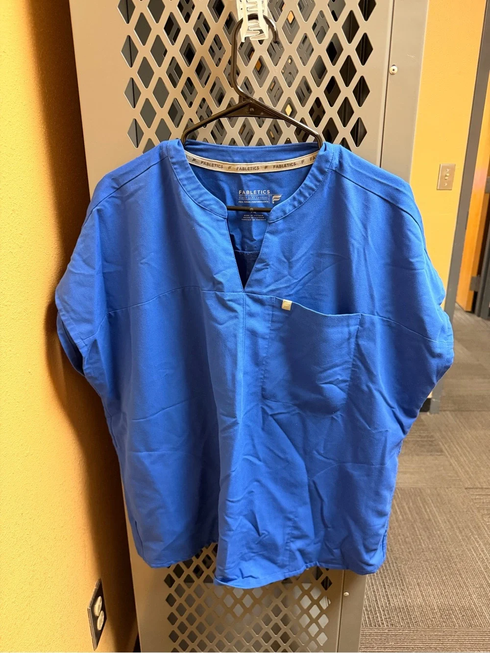 Fabletics Scrub Top - Picture 1 of 3